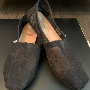 TOMS black lace size 8